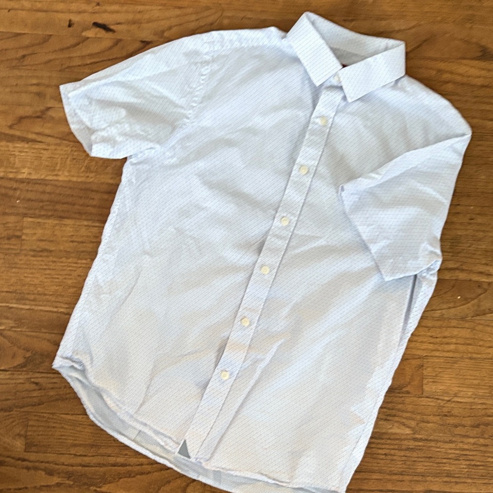 UNTUCKit Men's Light Blue Short Sleeve Shirt - Picture 5 of 5